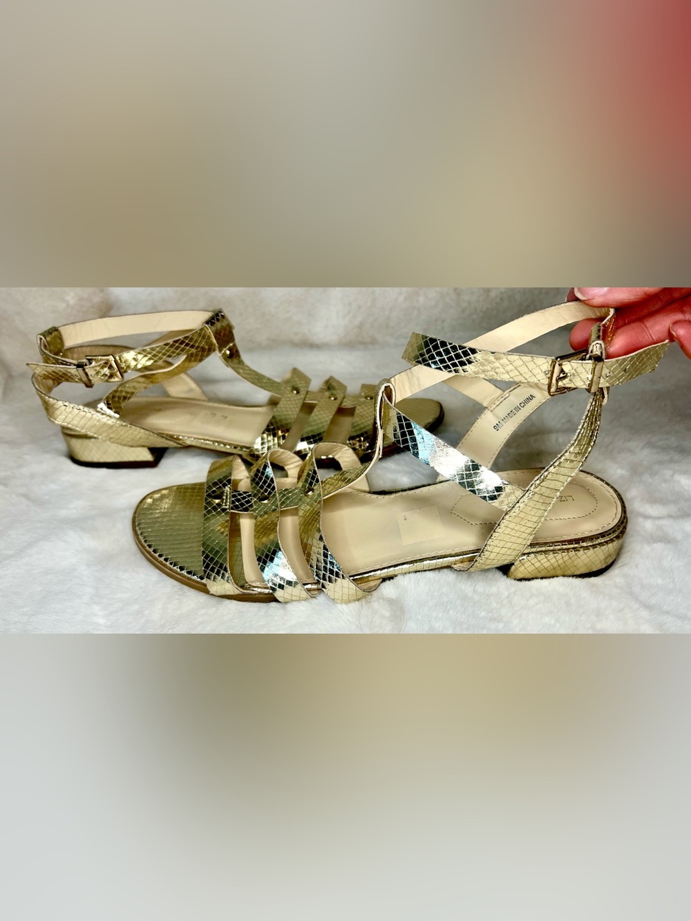 Liz Claiborne Gold Metallic Gladiator Sandals Ankle Strap Comfort 9